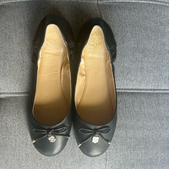 [EUC] Vince Camuto - Leather BALLERINA FLATS with embellishment - Size 9 - Black - Picture 2 of 5